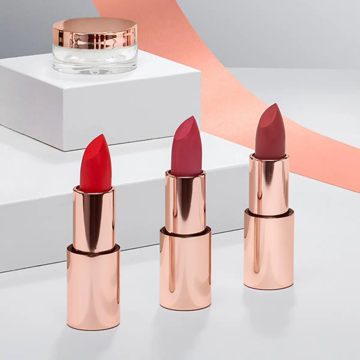 Lipstick Elegance – Brillante Farbe & intensive Lippenpflege
